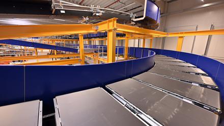 Die vollautomatisierte Sortieranlage im neuen Potsdamer Logistikzentrum macht einen schnelleren Versand der GLS-Pakete möglich. 