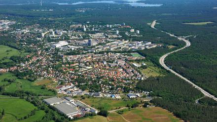 Luftbild vom Kirchsteigfeld: Die unbebaute Fläche befindet sich links der Autobahn A115.
