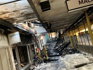Die nördliche Ladenpassage am U-Bahnhof Onkel Toms Hütte: Ein Bild der Zerstörung bot sich nach dem Großbrand im November 2020.