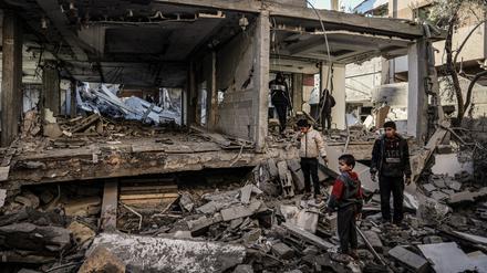 Nach wie vor fliegt Israel Angriffe auf Ziele in Rafah. Die Not dort ist groß. 