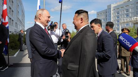 Die Beziehungen zwischen Russlands Machthaber Wladimir Putin und Nordkoreas Diktator Kim Jong-un werden immer enger. 