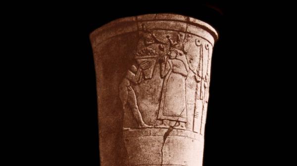 Die Uruk-Vase, deren Kopie zum Vorderasiatischen Museum gehört.